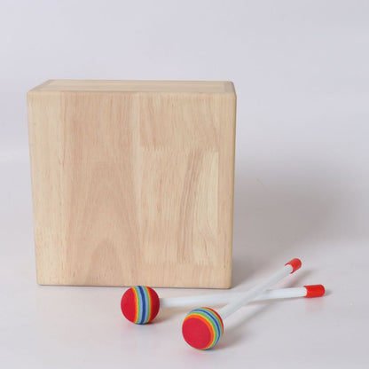 Batería de madera BubuMagic vista lateral. Juguete musical artesanal sostenible para niños.